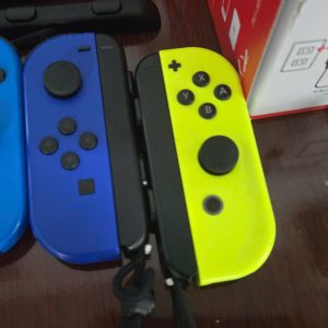 Joycon neon blue/yellow + strap.